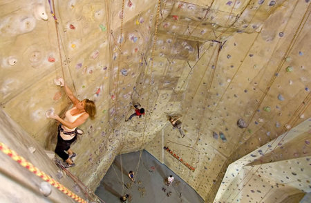 Cliffhanger Climbing Gym - Accommodation Sydney 3