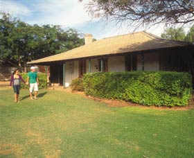 Russ Cottage - Redcliffe Tourism