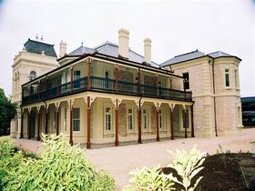 Auchendarroch House and Wallis Tavern - Tourism Adelaide
