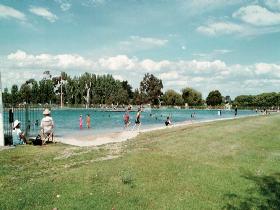 Millicent Swimming Lake - Accommodation Noosa