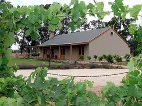 VineCrest Fine Barossa Wine - Accommodation Adelaide