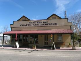 Dolly's Golden Raintree Craft and Heritage Centre - Wagga Wagga Accommodation