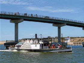 Paddle Steamer Oscar W - Find Attractions