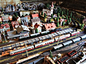 Tudor Court Model Village And German Model Train World - thumb 0