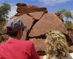 Ewaninga Rock Carvings Conservation Reserve - thumb 0