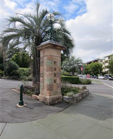 Newstead Park Memorials - Accommodation Redcliffe