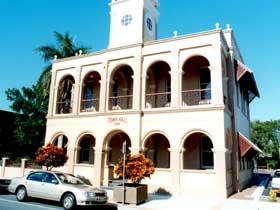 Mackay Town Hall - Lightning Ridge Tourism