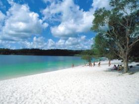 Lake McKenzie - New South Wales Tourism 