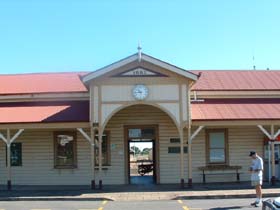 Maryborough Railway Station - Wagga Wagga Accommodation