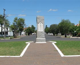 War Memorial and Heroes Avenue - Accommodation Kalgoorlie