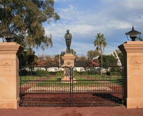 Dalby War Memorial and Gates - Accommodation Kalgoorlie