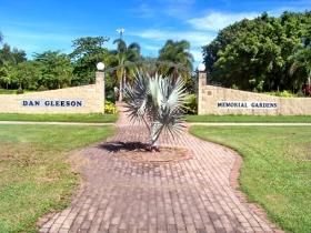 Dan Gleeson Memorial Gardens - Accommodation Main Beach