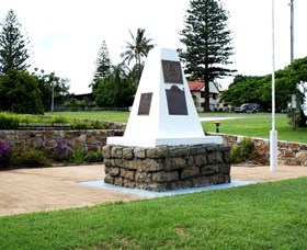Dunwich War Memorial - Accommodation in Surfers Paradise