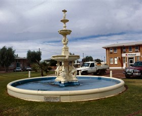Cunnamulla War Memorial Fountain - thumb 0