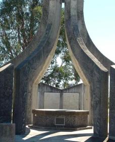 Inverell and District Bicentennial Memorial - Accommodation Adelaide