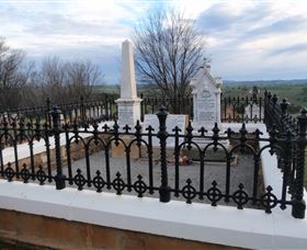 Hamilton Humes Grave - Accommodation Georgetown