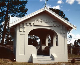 Stanthorpe Soldiers Memorial - Hotel Accommodation