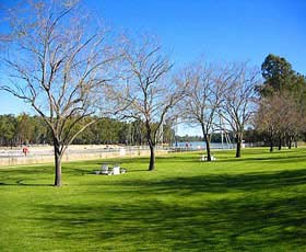 Lock 10 and Weir - Tourism Canberra