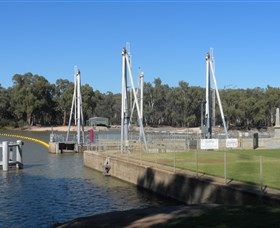 Lock 10 And Weir - thumb 3