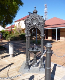Witcombe Fountain - Redcliffe Tourism