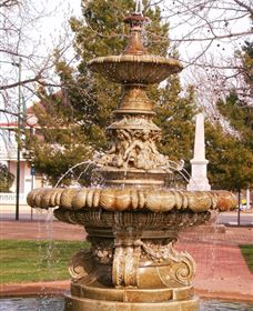 Royal Doulton Hankinson Memorial Fountain - thumb 2
