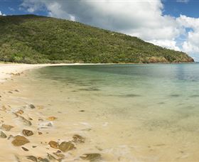 Connie Bay on Keswick Island - Tourism Cairns