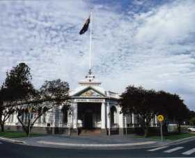 Museum of The Riverina - Historic Council Chambers Site - Wagga Wagga Accommodation