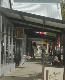 The Coffee Store  Rambling Rose - Accommodation in Bendigo