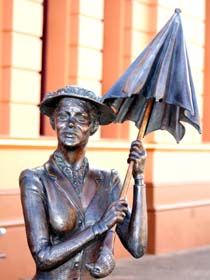 Mary Poppins Statue - thumb 0