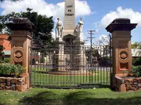 Cenotaph And Memorial Gates - thumb 0