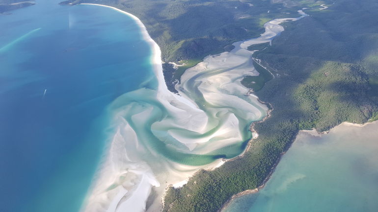 Reef And Island Scenic Flight From Airlie Beach - thumb 4