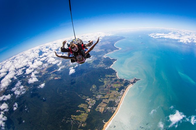 Beach Skydive From Up To 15000ft Over Mission Beach - thumb 4