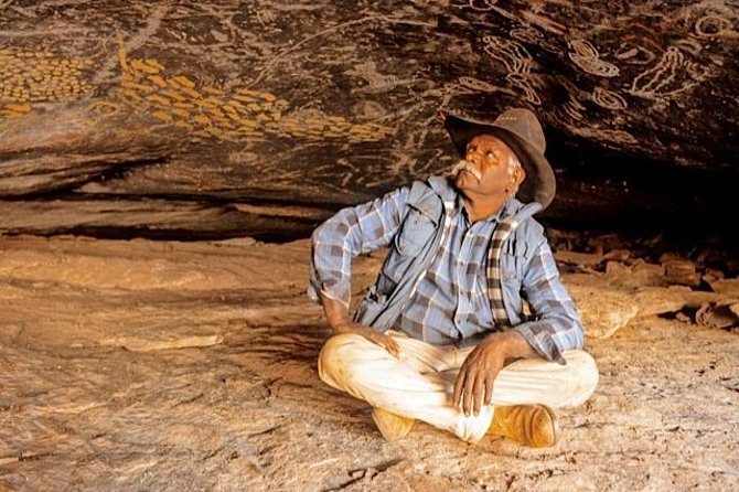 Cave Hill Aboriginal Cultural Experience From Ayers Rock - Accommodation ACT 1