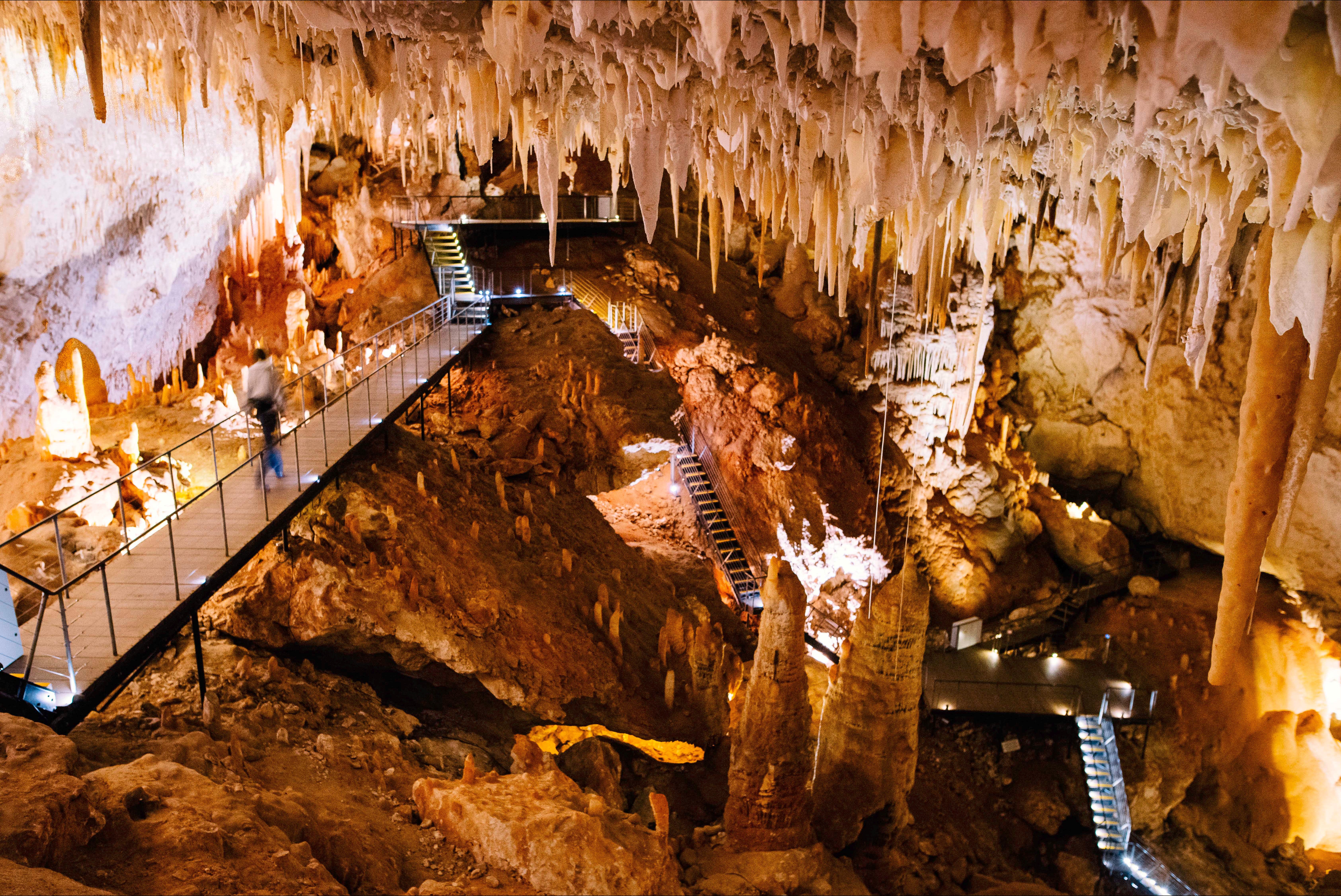 Jewel Cave - Attractions