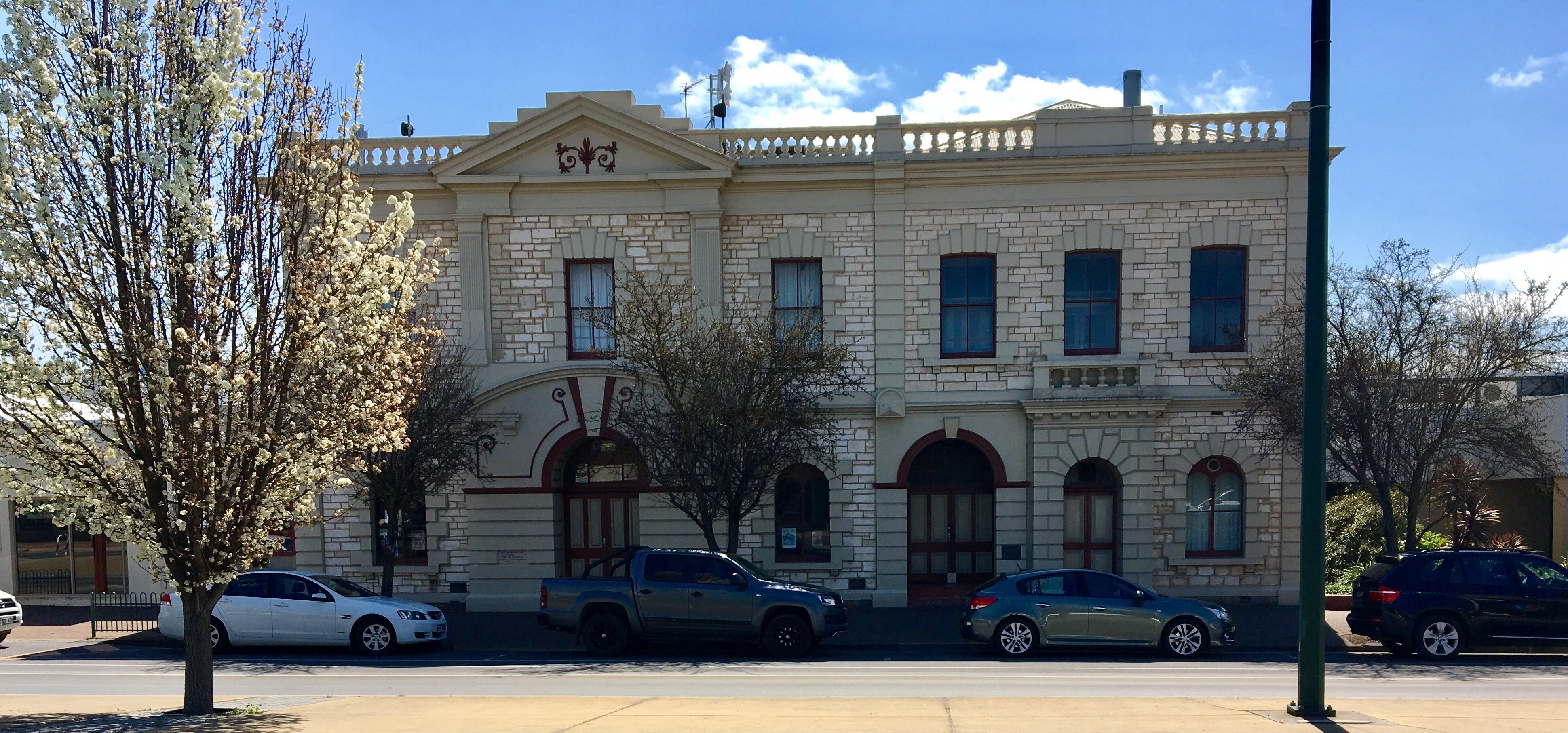 Naracoorte Town Hall - Accommodation Redcliffe
