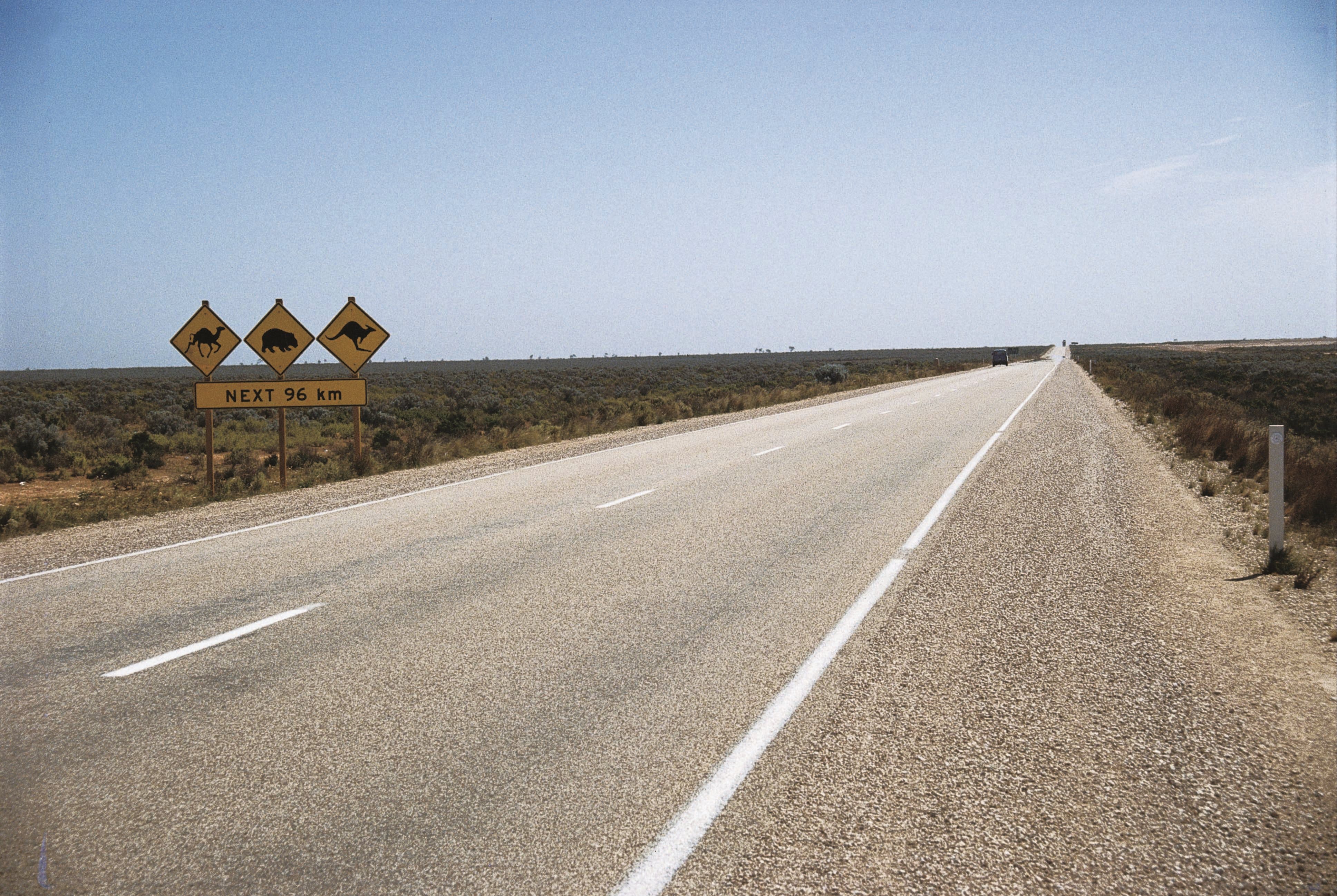 Eyre Highway - New South Wales Tourism 