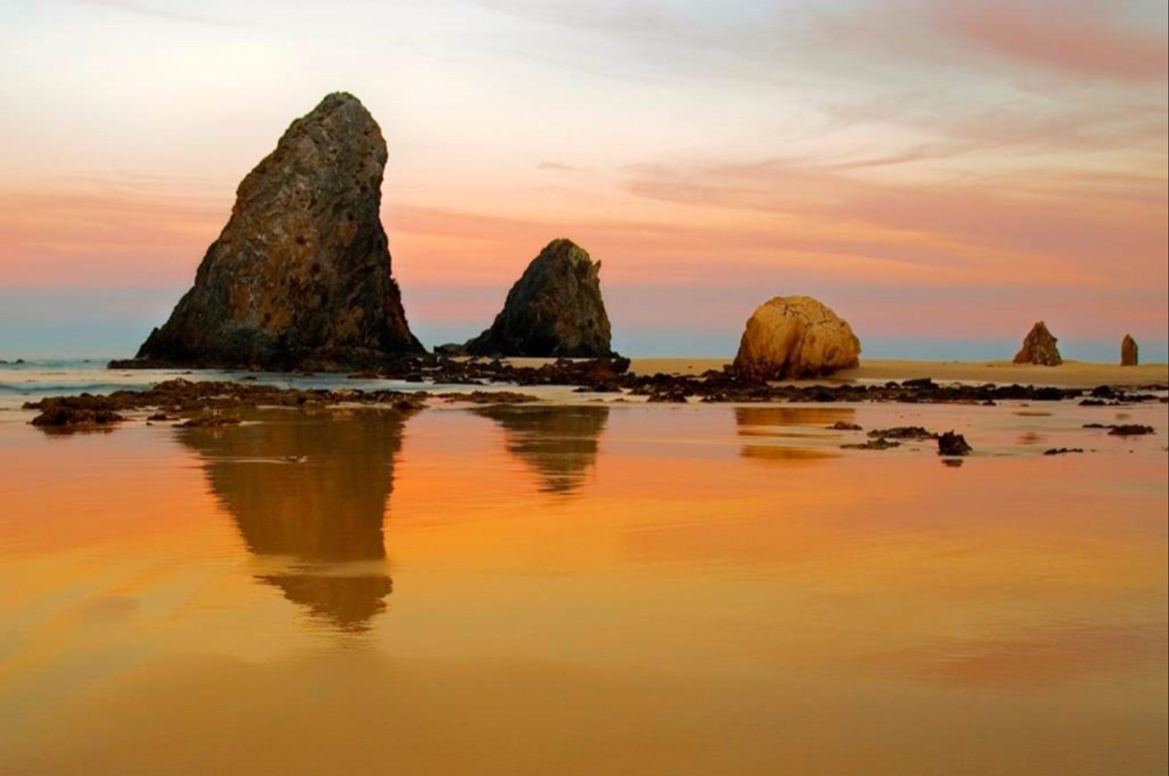 Glasshouse Rocks and Pillow Lava - New South Wales Tourism 