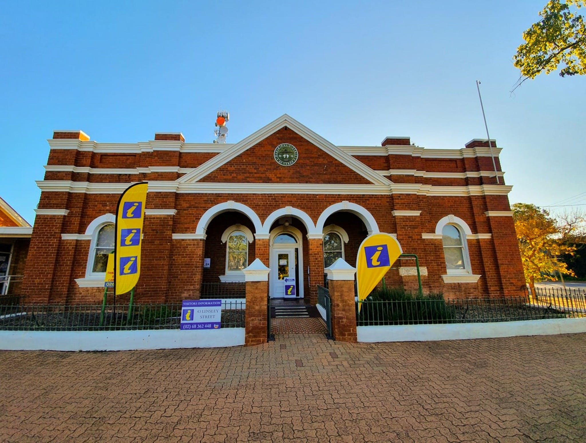 Cobar Visitor Information Centre - Accommodation Nelson Bay