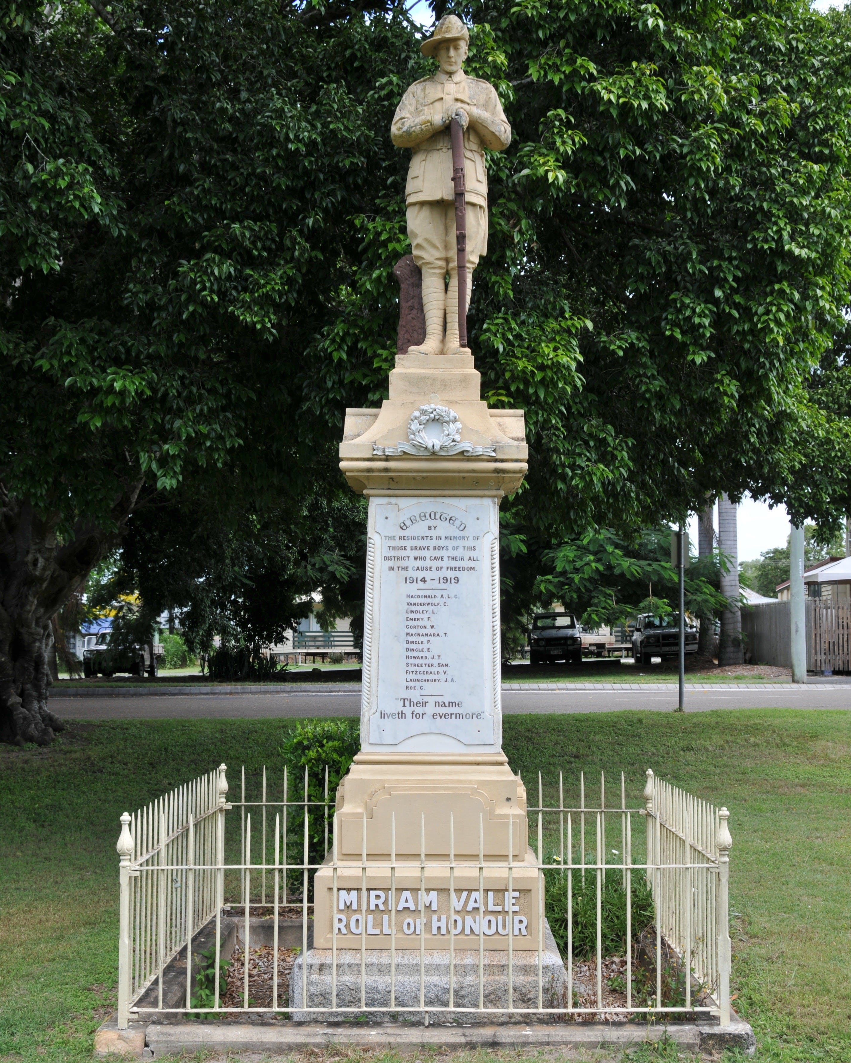 Miriam Vale War Memorial - thumb 1