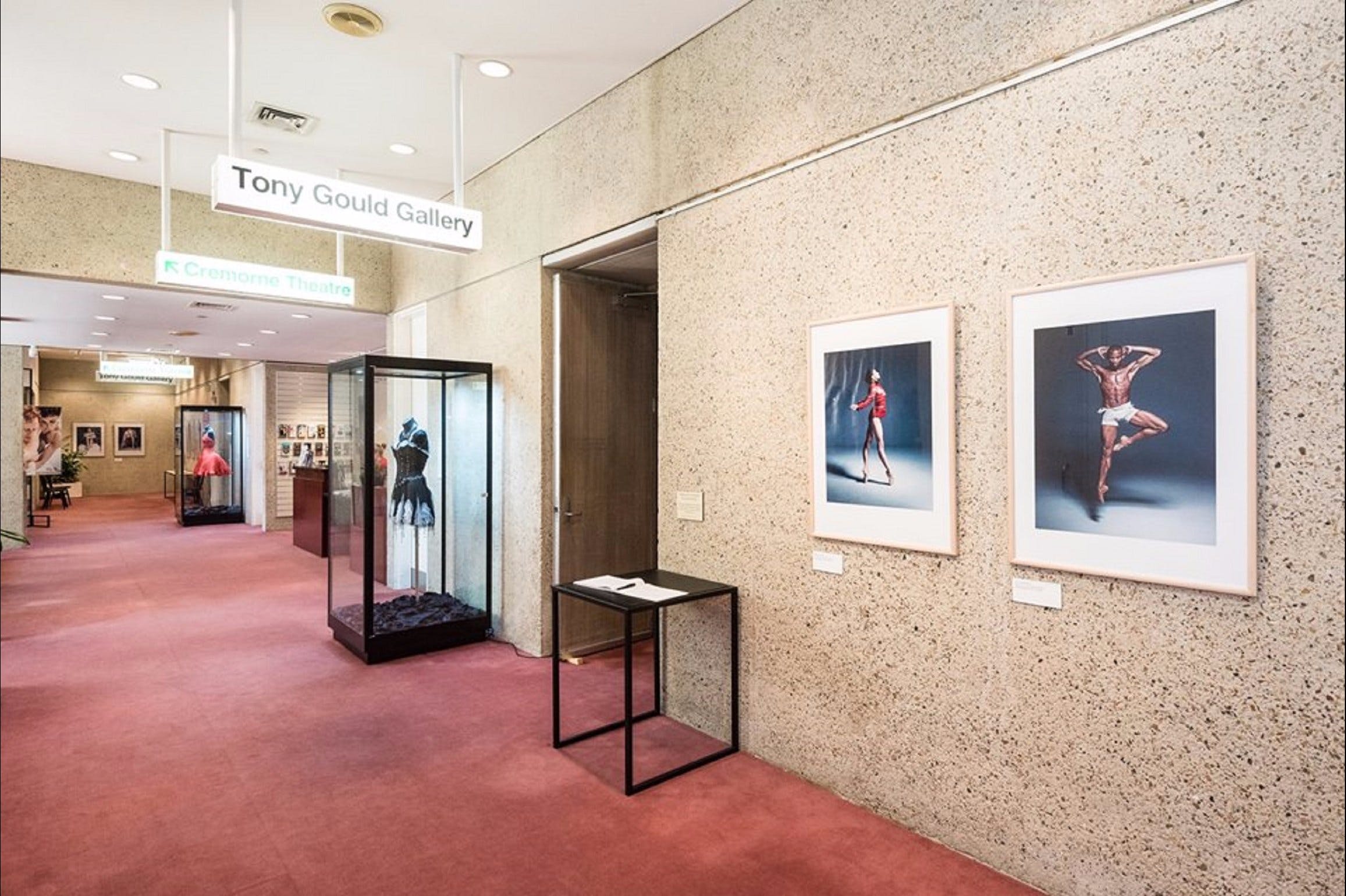 Tony Gould Gallery - Accommodation Bookings