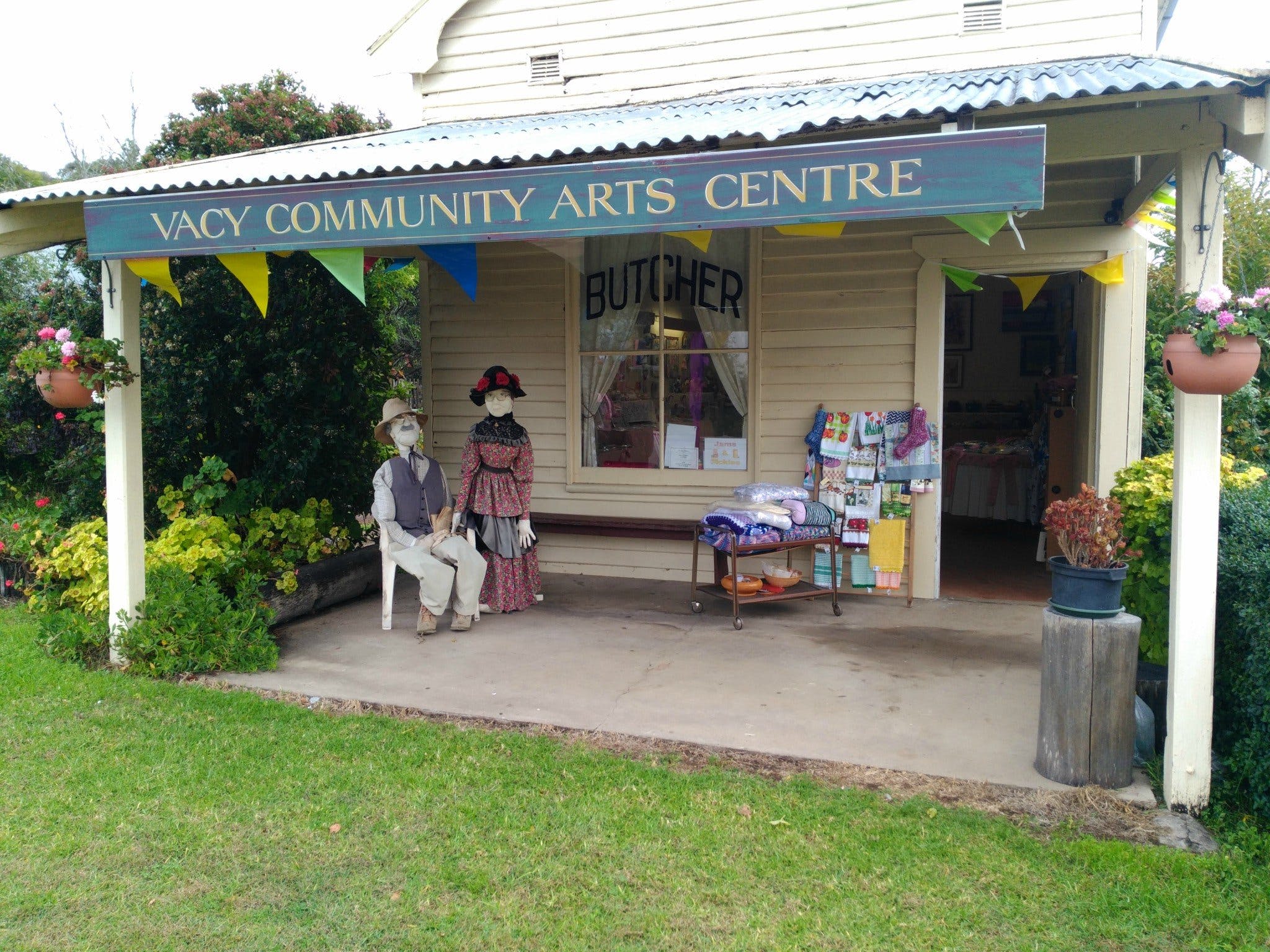 Vacy Community Arts Centre - Attractions