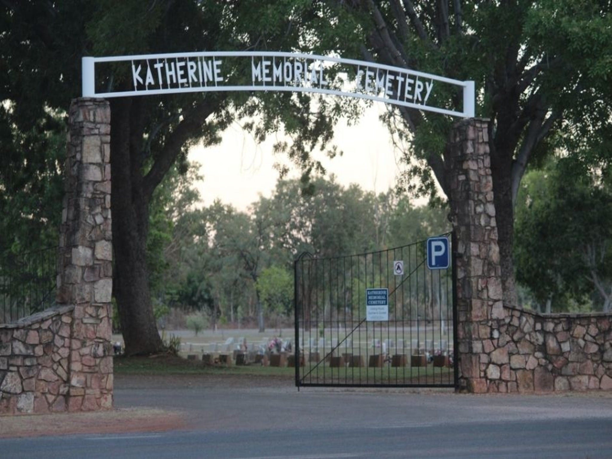 Katherine Cemetery - thumb 1