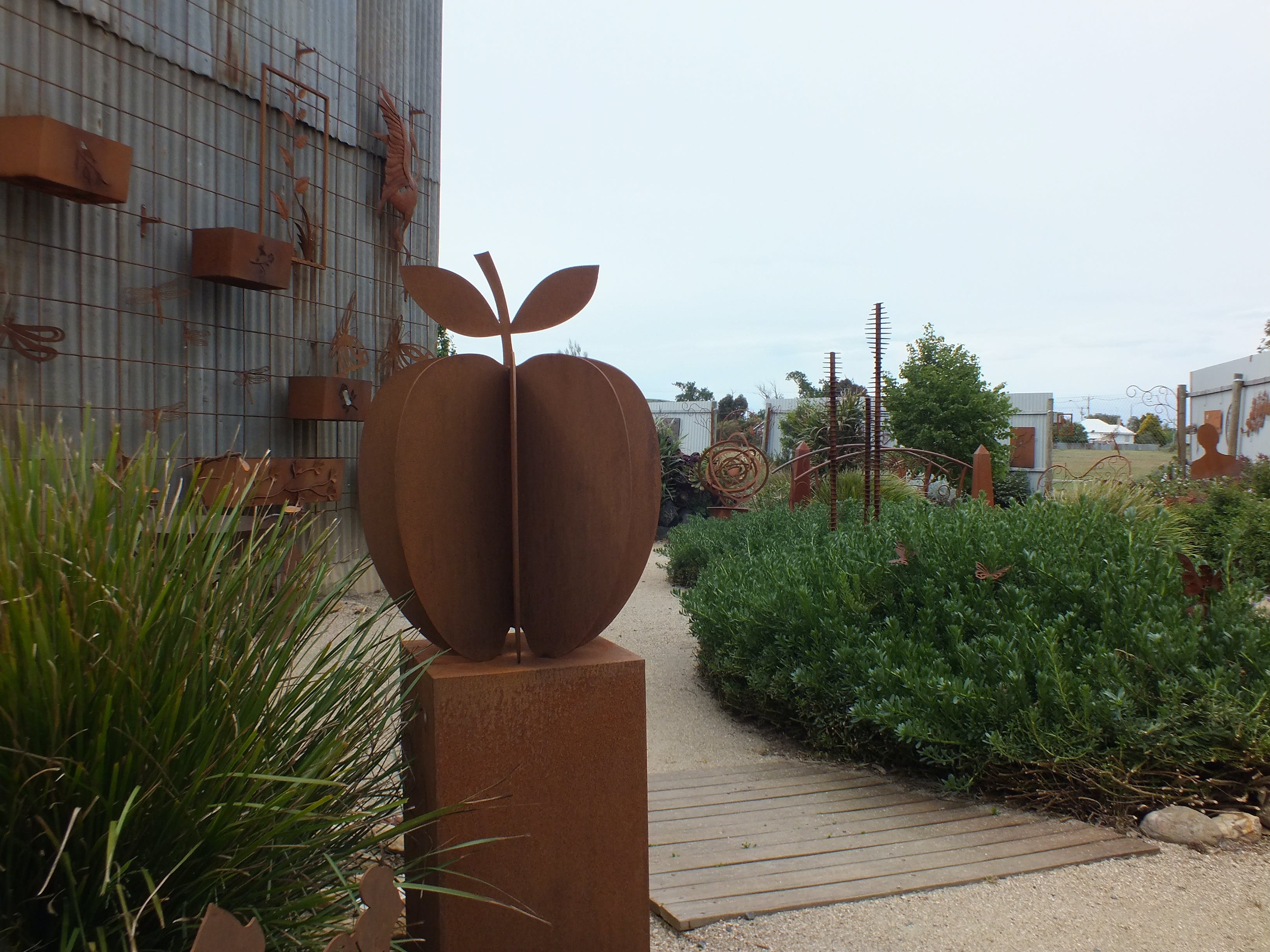 Overwrought Sculpture Garden And Gallery - thumb 1