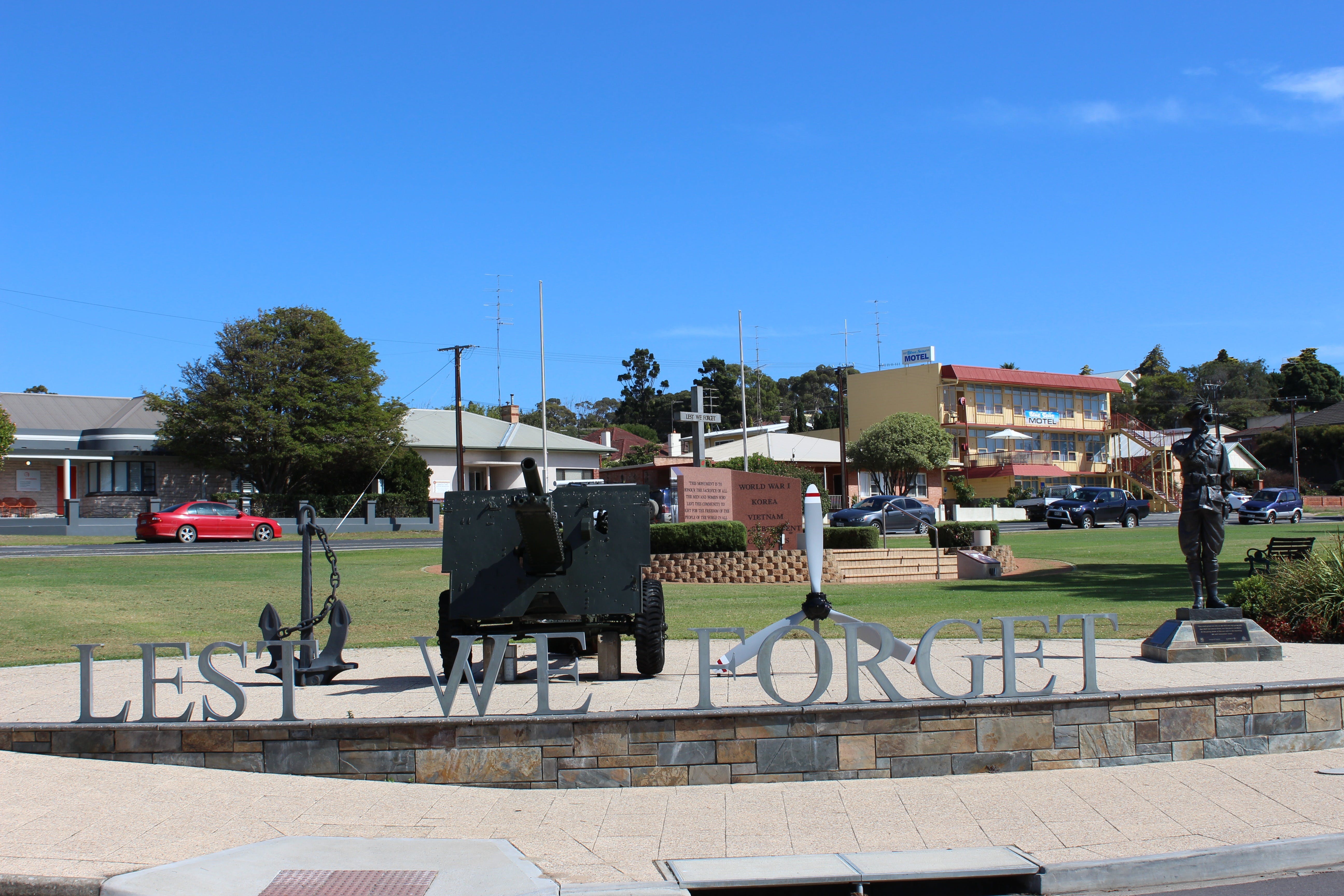 Port Lincoln War Memorial - thumb 1