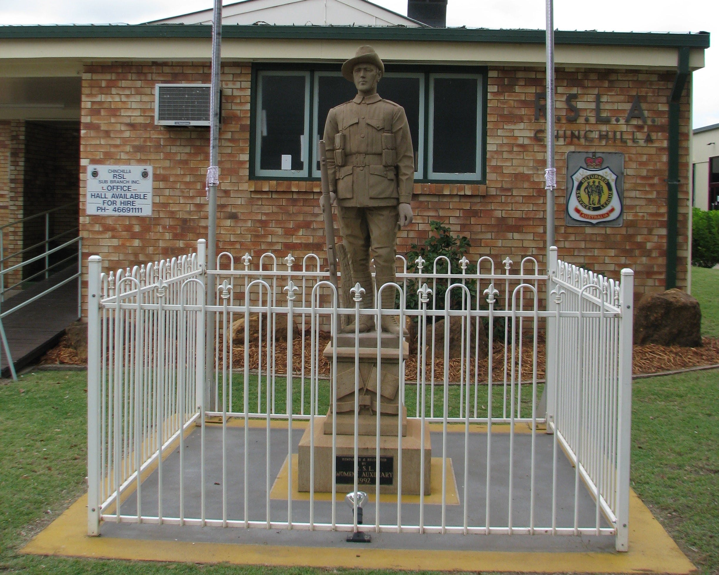 Soldier Statue Memorial Chinchilla - Accommodation Yamba