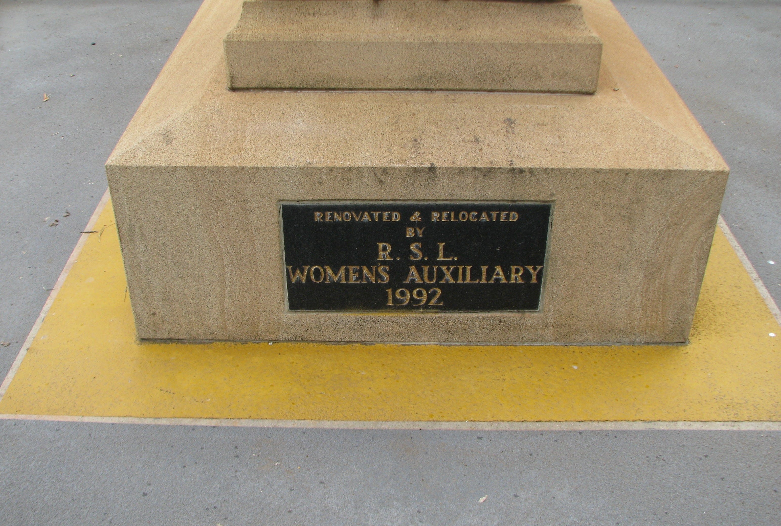 Soldier Statue Memorial, Chinchilla - thumb 1