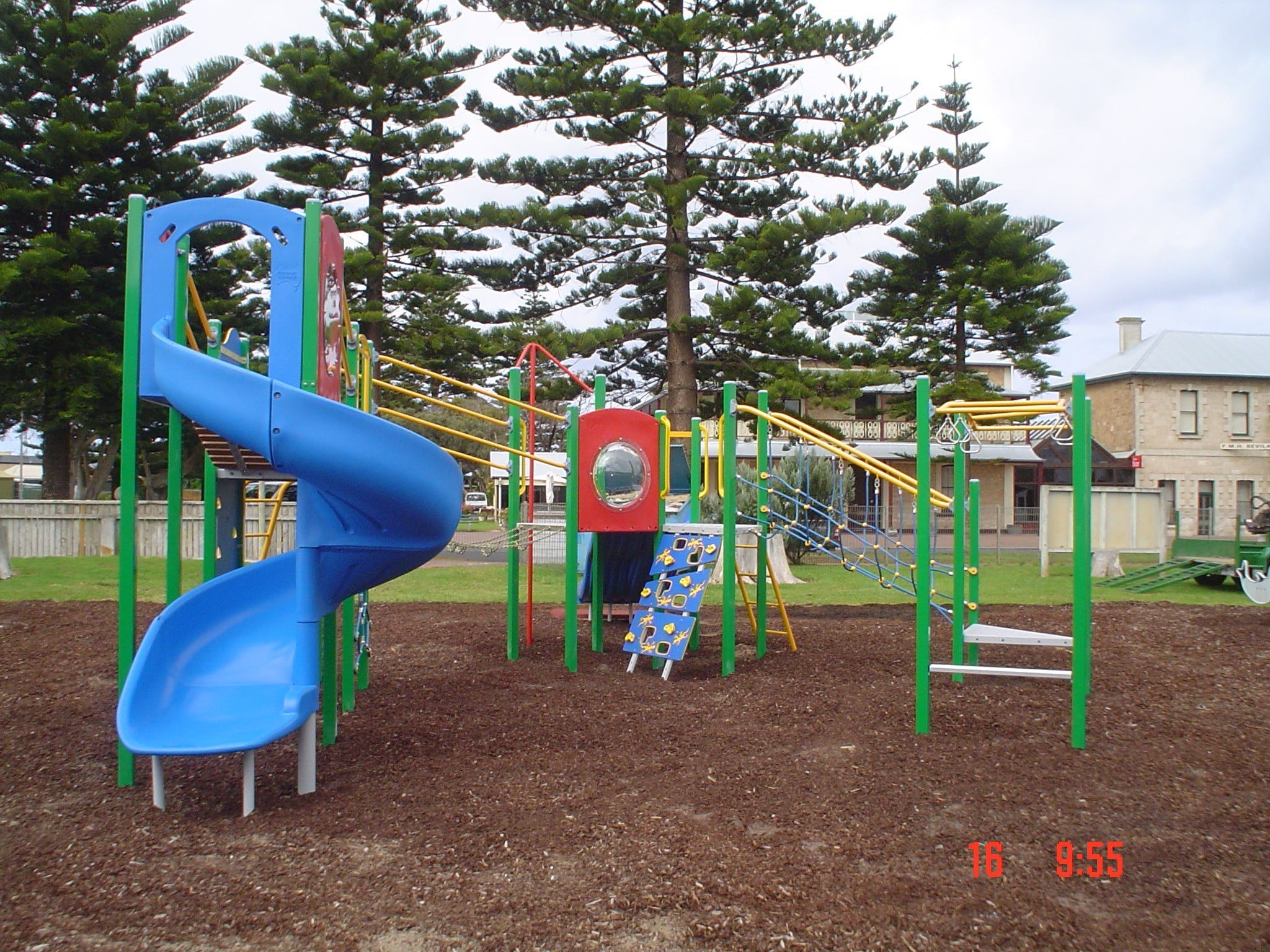 Susan Wilson Memorial Playground - thumb 2
