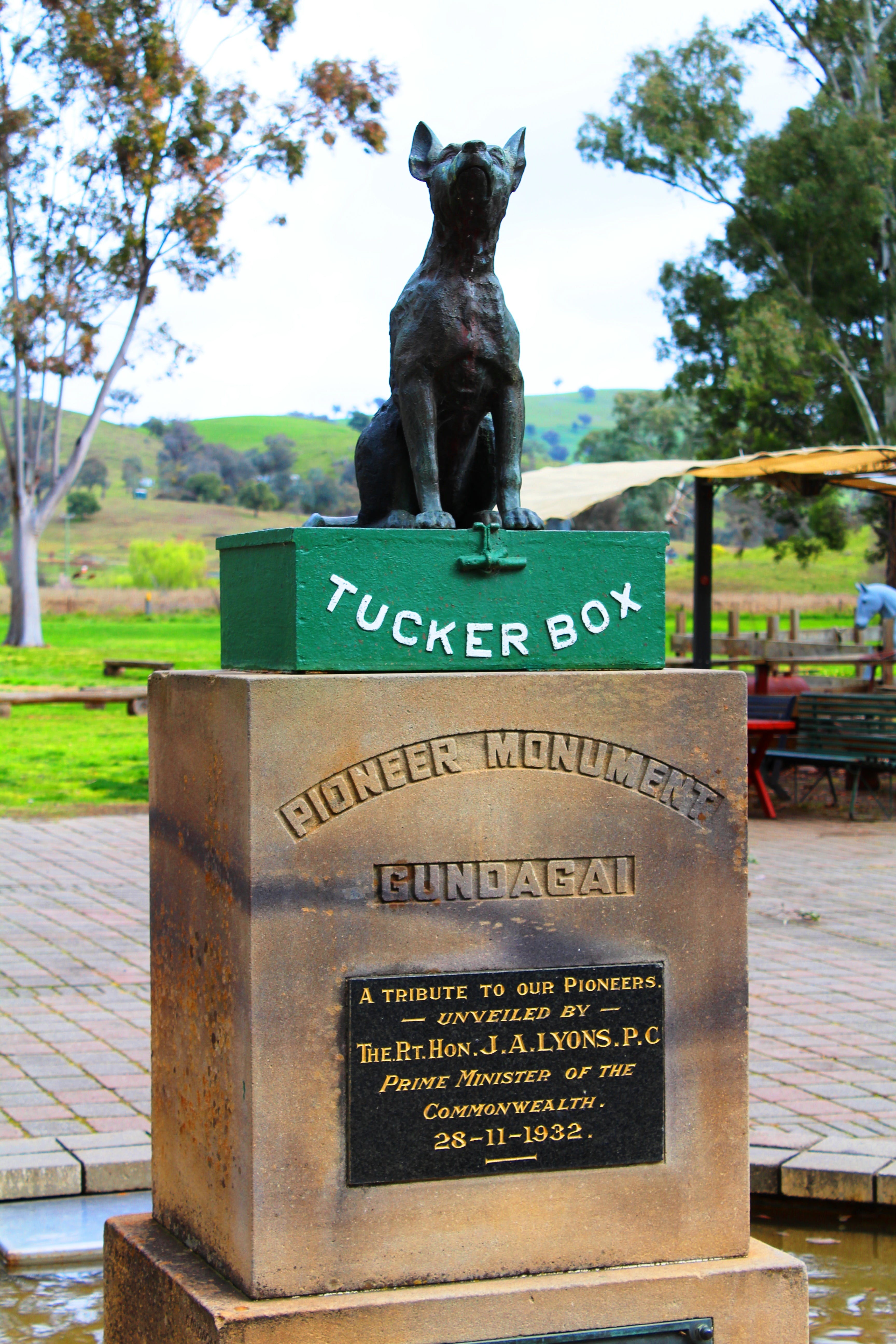 The Dog On The Tucker Box - thumb 0