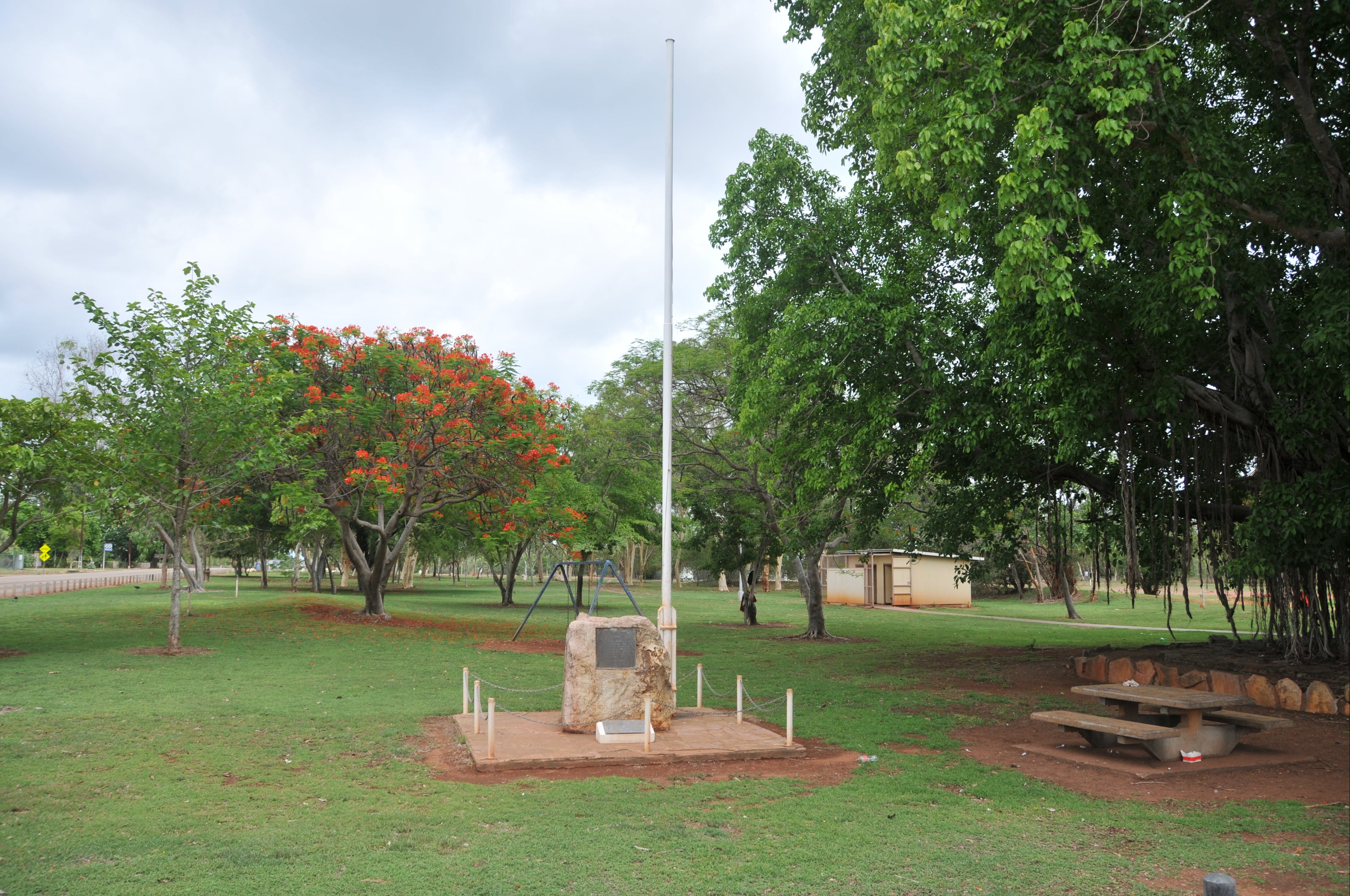 Mataranka War Memorial - Redcliffe Tourism
