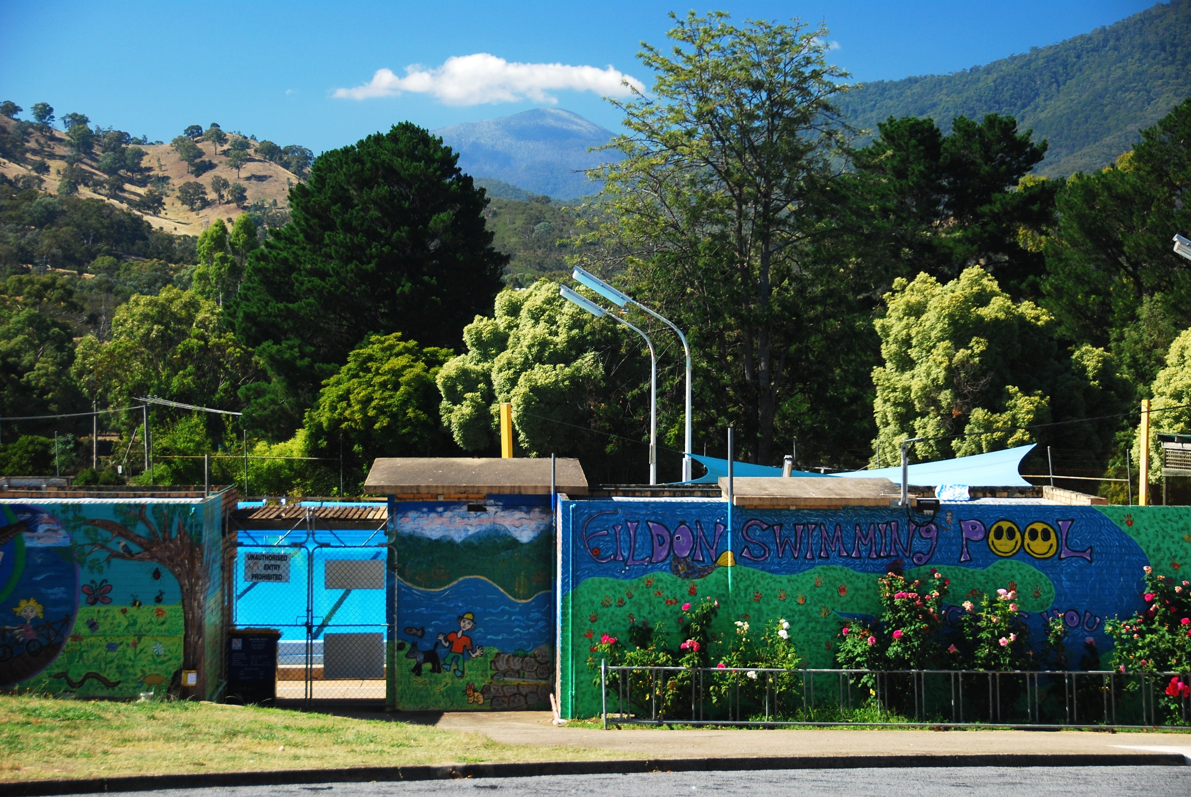 Eildon Outdoor Swimming Pool - Accommodation Redcliffe